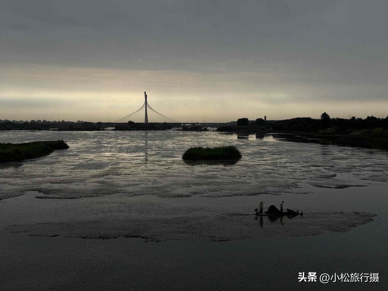 我妈常说：今年洪水发不发，全看六月二十八。昨天没下雨。
我妈又说：今年洪水有没有