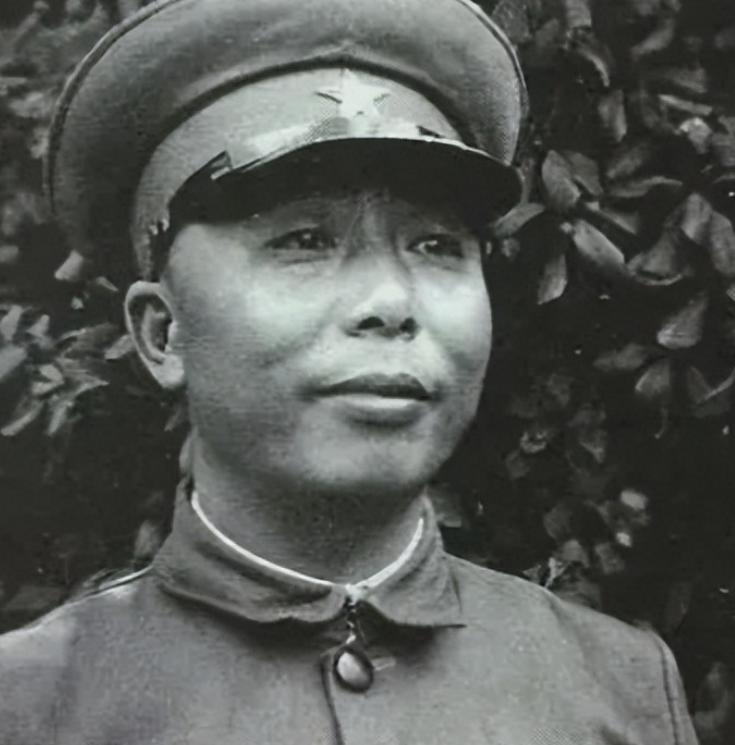 1948年，宋时轮吉普车在夜幕中迷了路误闯敌营，被百余支枪口包围。国军营长走近后