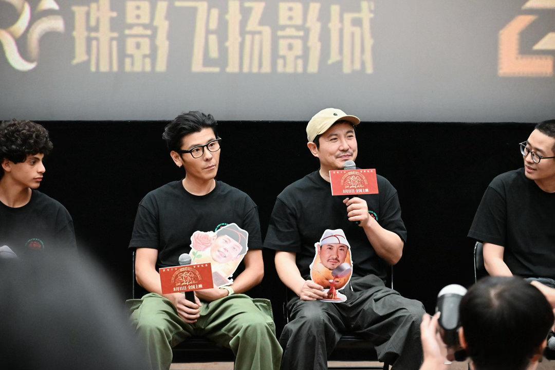 真怕蒋奇明在沈腾身边笑岔气了沈腾自带松弛的幽默感，随口闲聊就能戳中蒋奇明笑点，一