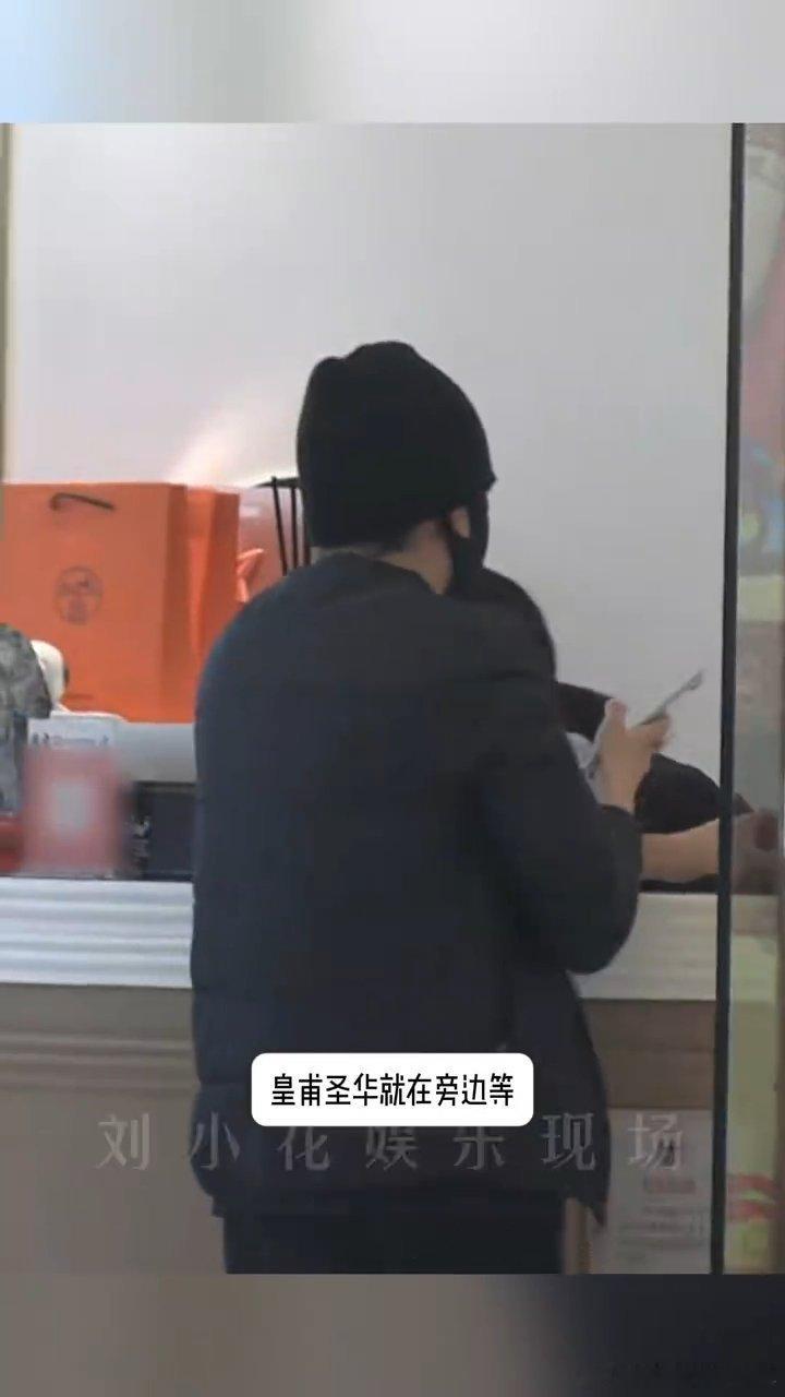 阿娇皇甫圣华做美甲明白 