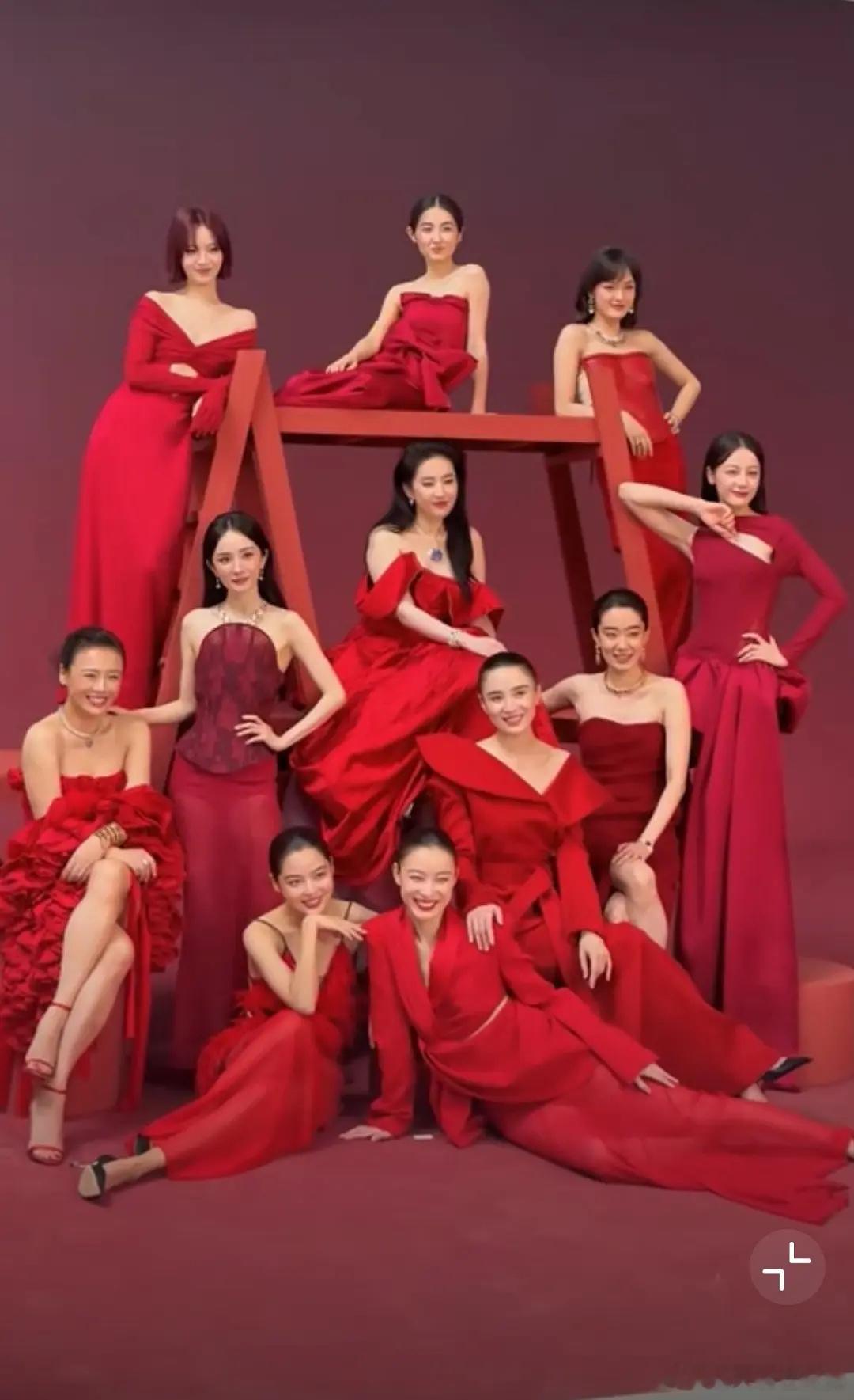 VOGUE刘冲发了个视频版的VOGUE拍摄花絮视频看妈呀简直c到不行 我说天线 
