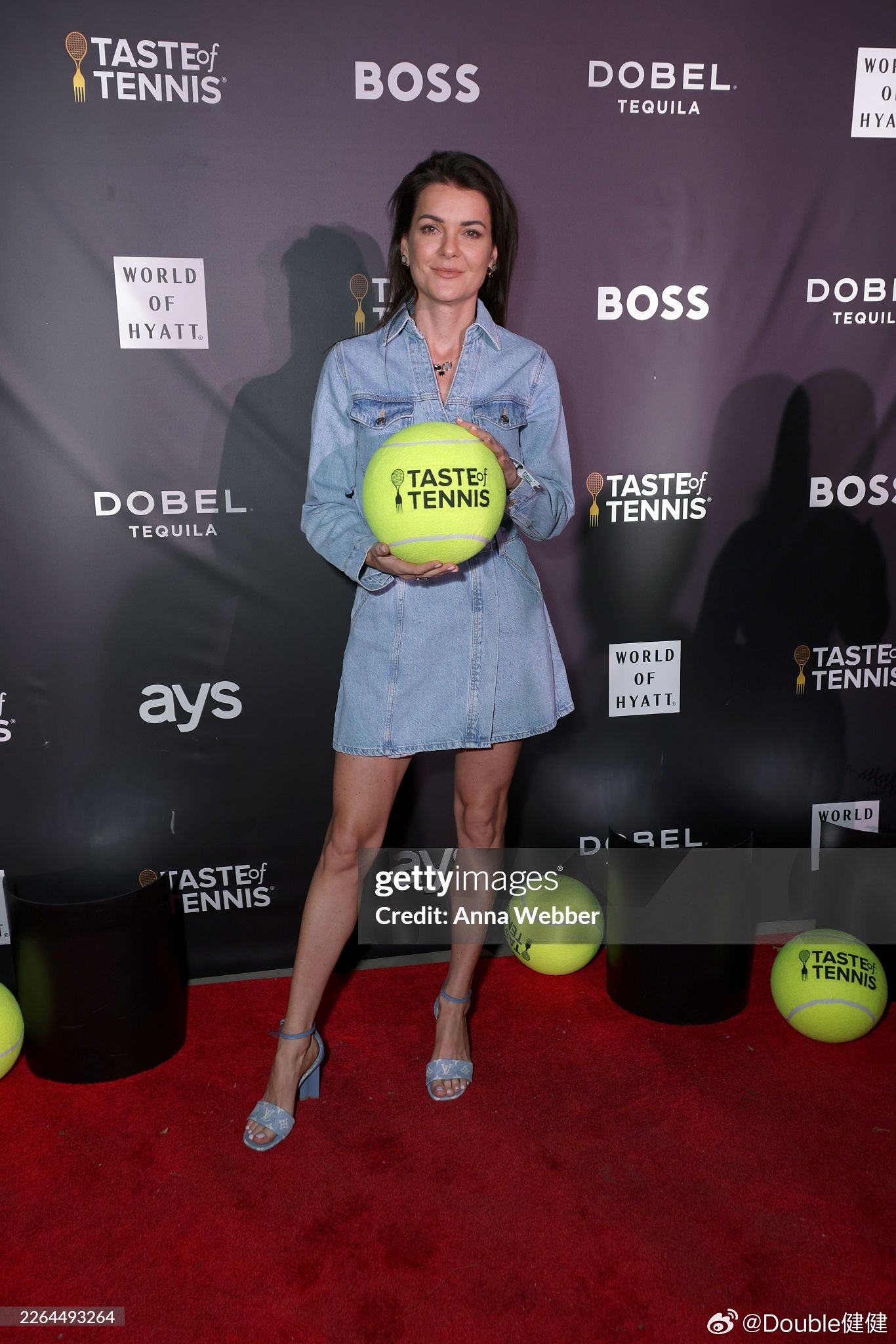 这是A-拉德万斯卡吧！瘦了好多体育拜大年