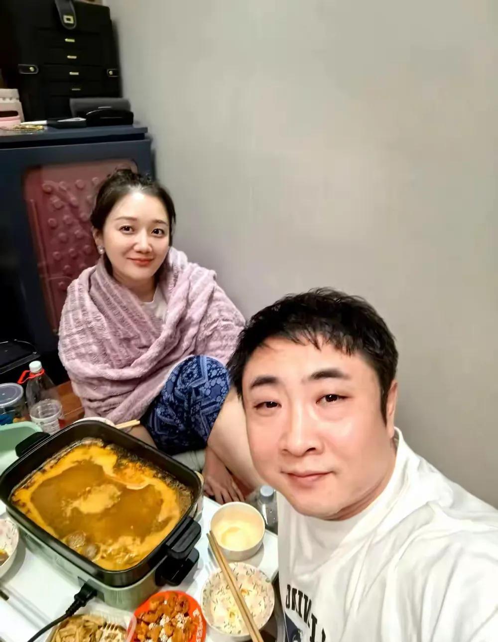 乔杉、烧饼、王迅能娶到这么漂亮的媳妇，庆幸他们是明星，赚的多又有面儿。

如果是