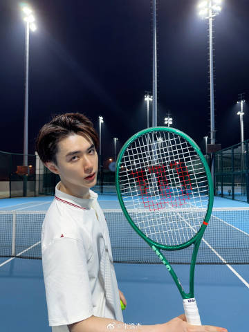 钟丽丽张逸杰出门散步 期待张逸杰新电影 钟丽丽张逸杰一起散步 ​​​