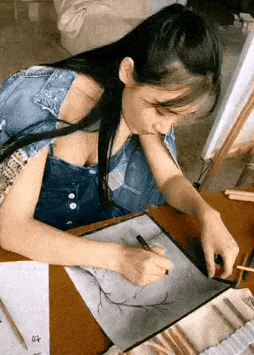 有一说一，姑娘这画，艺术价值很高[思考]