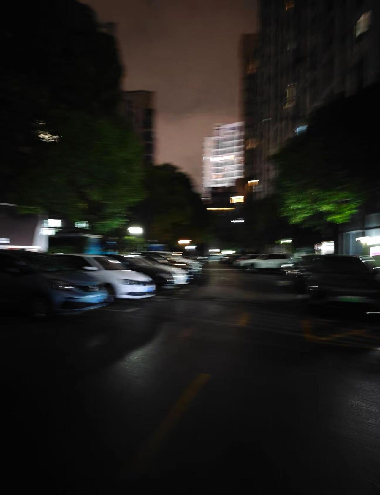 好想拿红线在我们两之间系个死结你会挣扎吗会惊讶吗 会气急败坏吗还是笑眯眯的牵住另