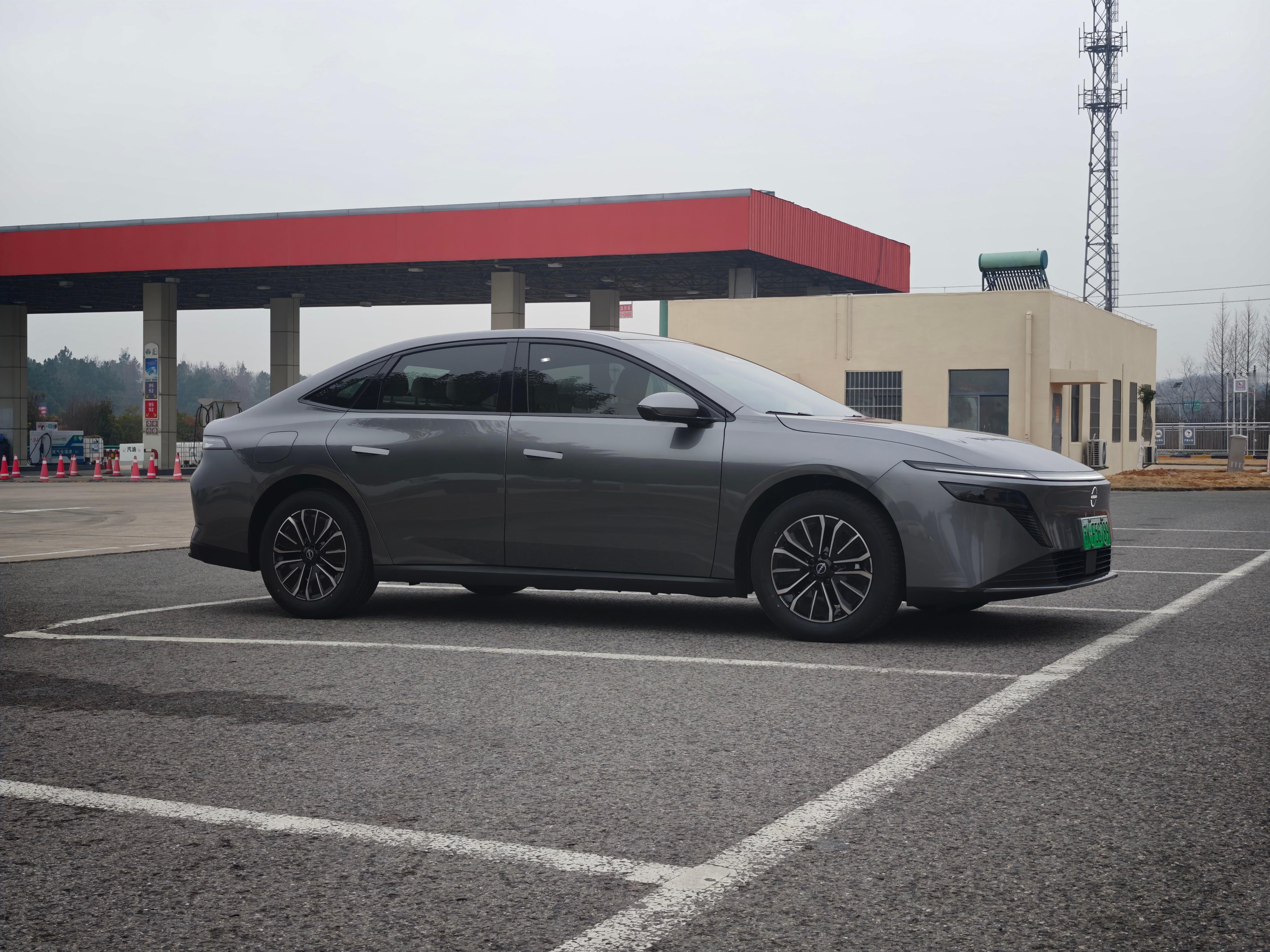 东风日产n6 B级车身，C级姿态