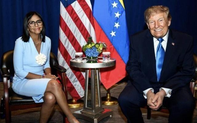 委内瑞拉再上演了一出戏。曾经被美国捧上神坛的反对派领袖马查多，趁代总统罗德里格斯