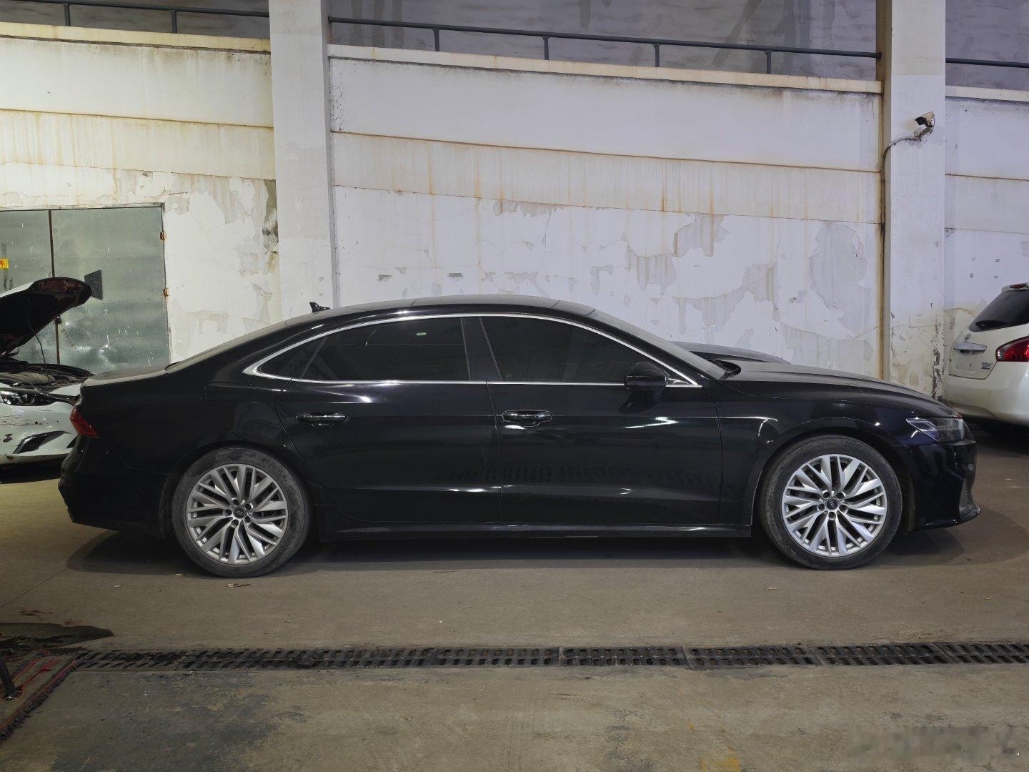 二十多万的预算整一台22款的A7L其实家用的话正经不错 除了尾巴丑了点儿哈哈哈但