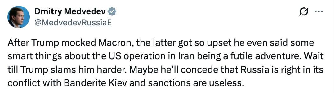 梅德韦杰夫近日公开评论，特朗普的又一次调侃，让马克龙难得清醒了一回。
 
他表示