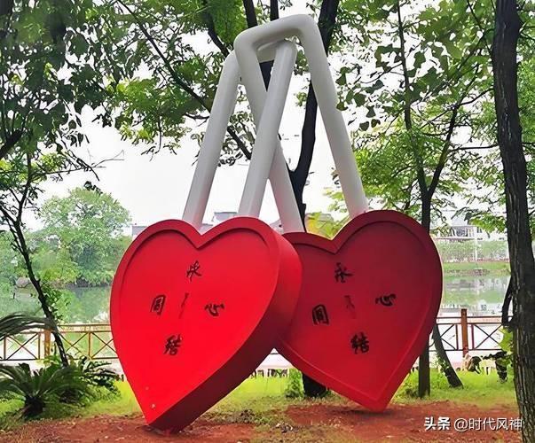 婚姻是两个人共生的情感细胞，彼此紧密联结，一方情绪波动，另一方都会真切感知。它经