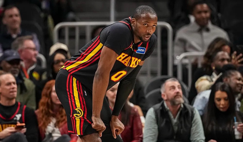 NBA季后赛继续进行，老鹰主场109-108险胜尼克斯，取得首轮大比分2-1领先