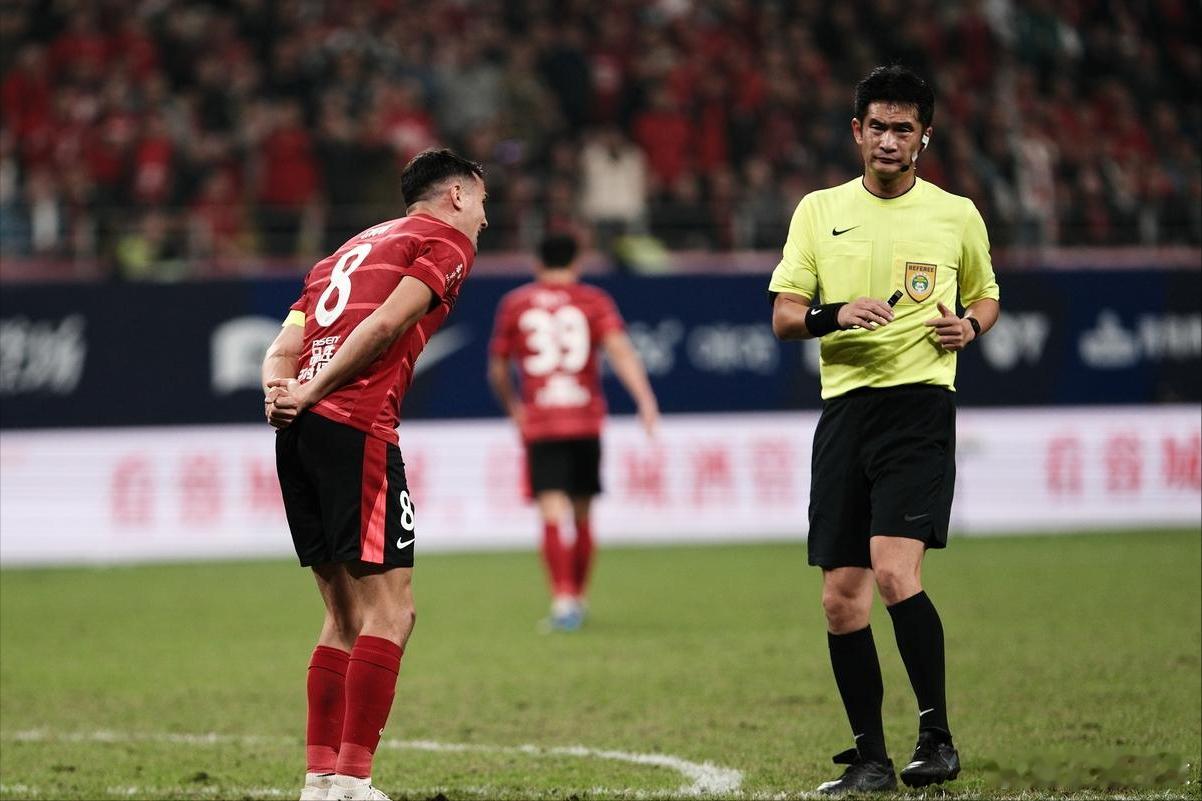 人家当年为保级就送了60万，你成都蓉城想要夺冠，不送个600万哪行？成都蓉城俱乐