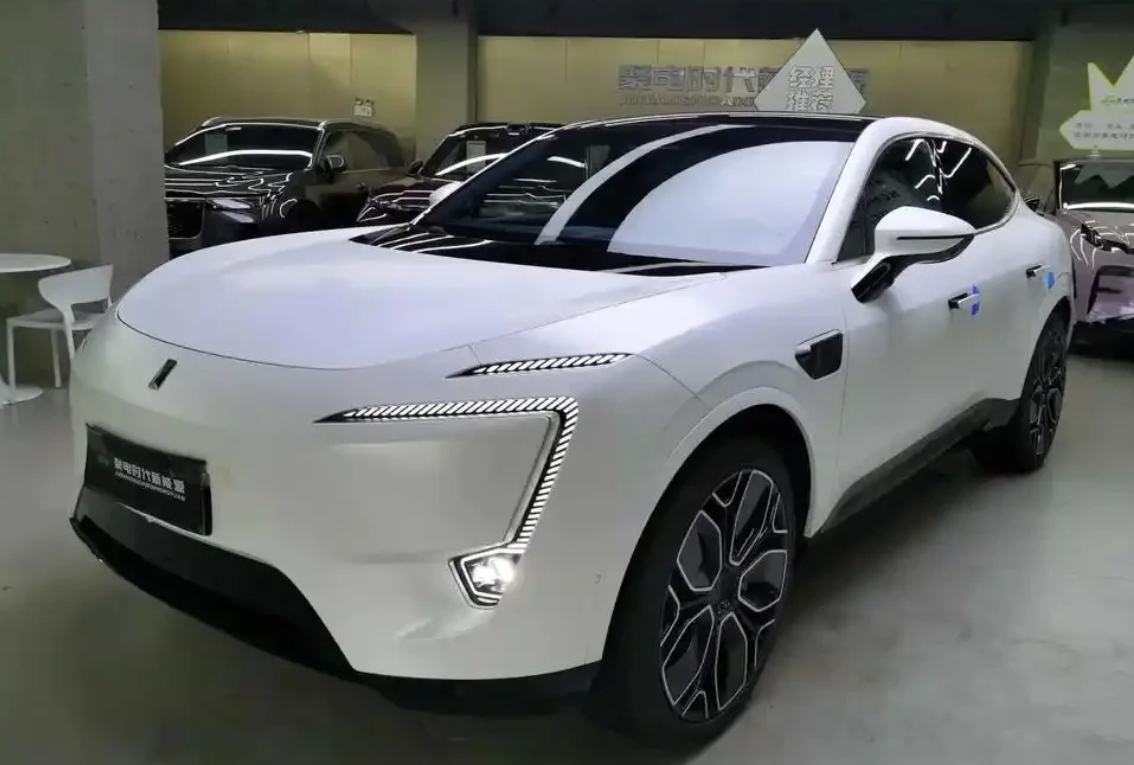 从L2到L4、从地面到低空，汽车业两会建言聚焦智能化与跨界融合。何小鹏、朱华荣等