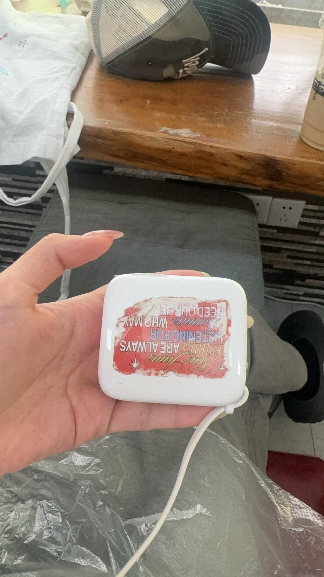 我的肚子！在家里的染发店补发根ing手机没电了想借充电线那姨姨说给我拿个充电宝吧