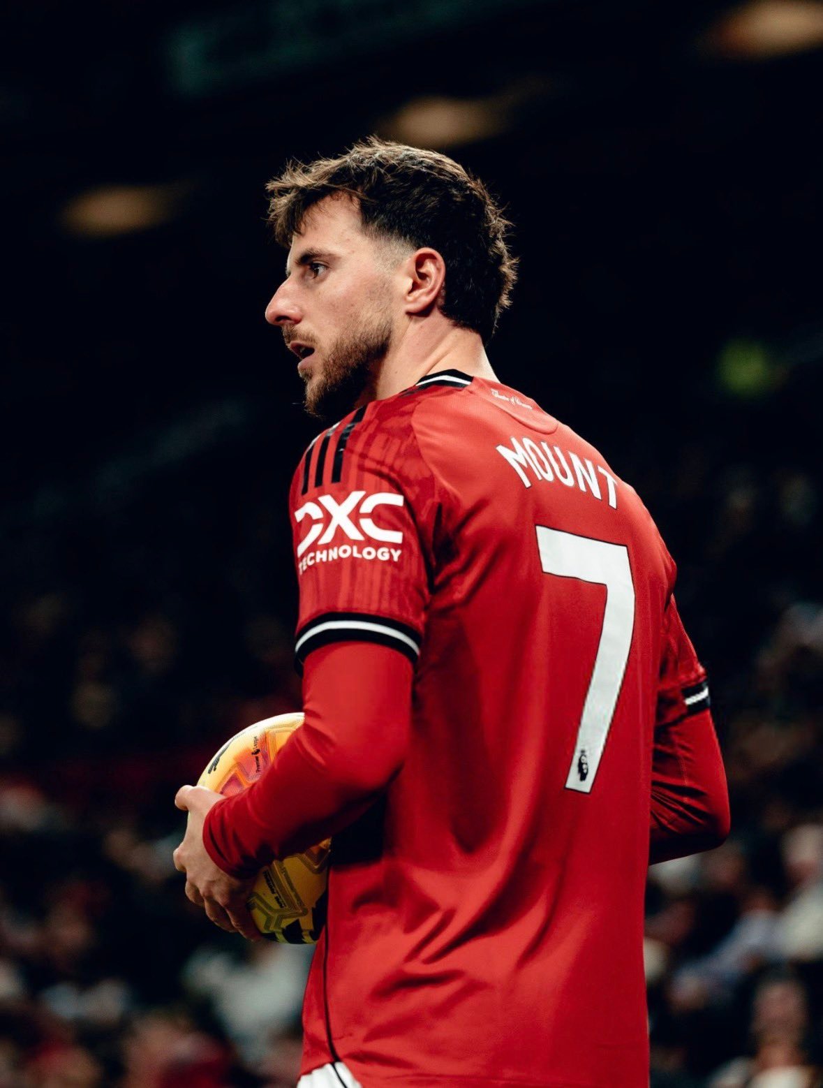 卡里克谈芒特：考虑到他目前的训练时间和比赛强度，现在让他首发对他来说负担太重了。