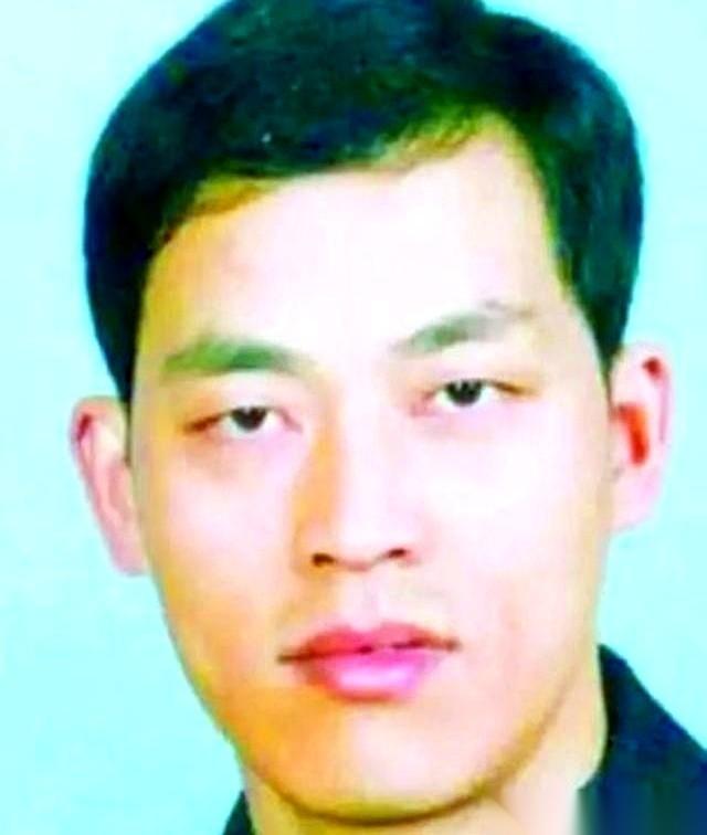 “洗个热水澡，然后找个美女喝伏特加。”
记者问一个刚出狱的老头，你最想干嘛。
他