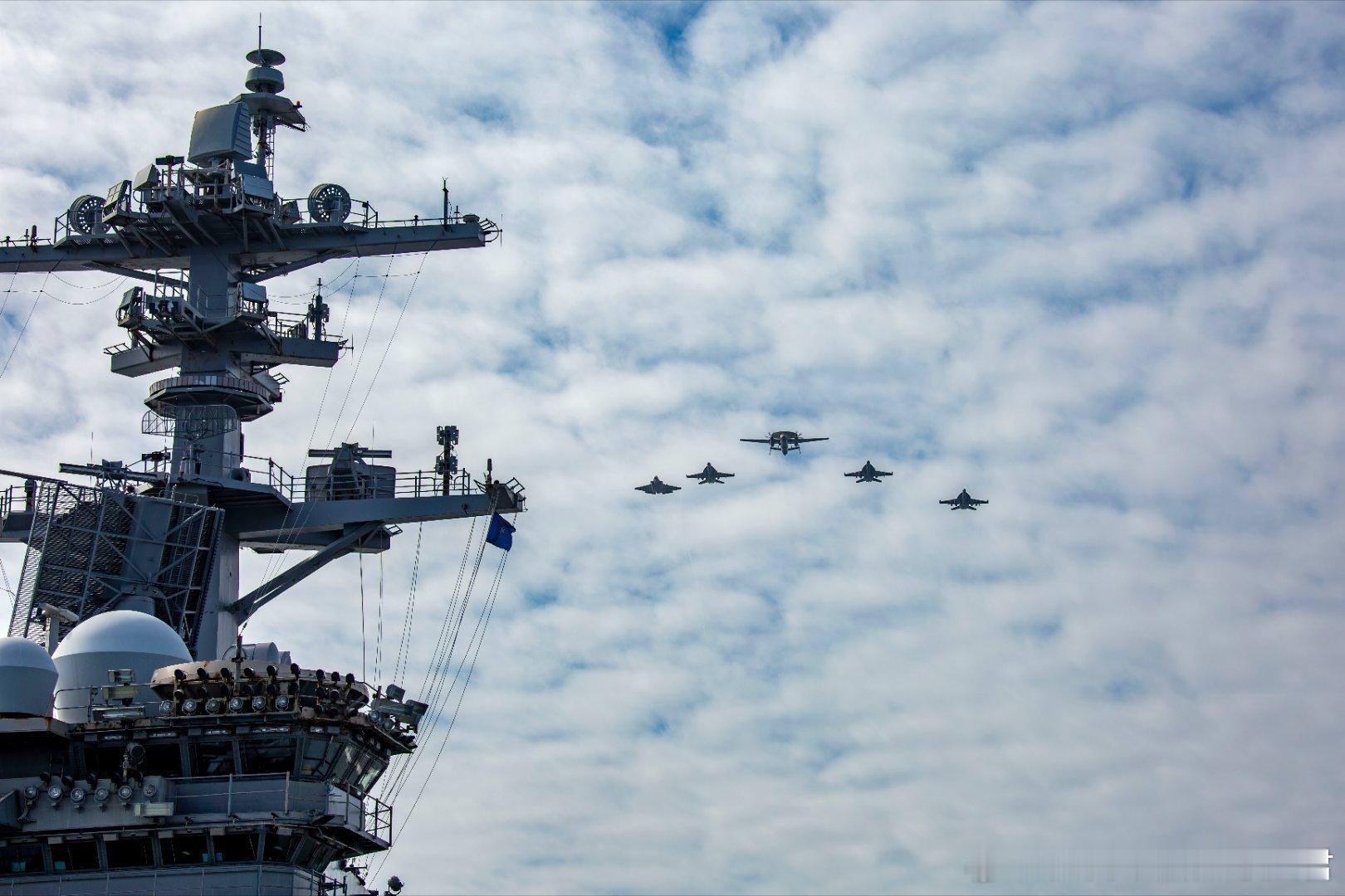 2025年8月24日，北太平洋，USS Abraham Lincoln (CVN
