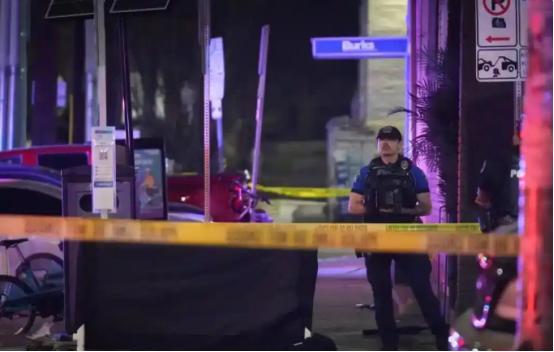 美国一夜两起枪击！前者对准政客云集的白宫记者协会晚宴，后者街头争执直接拔枪，暴力