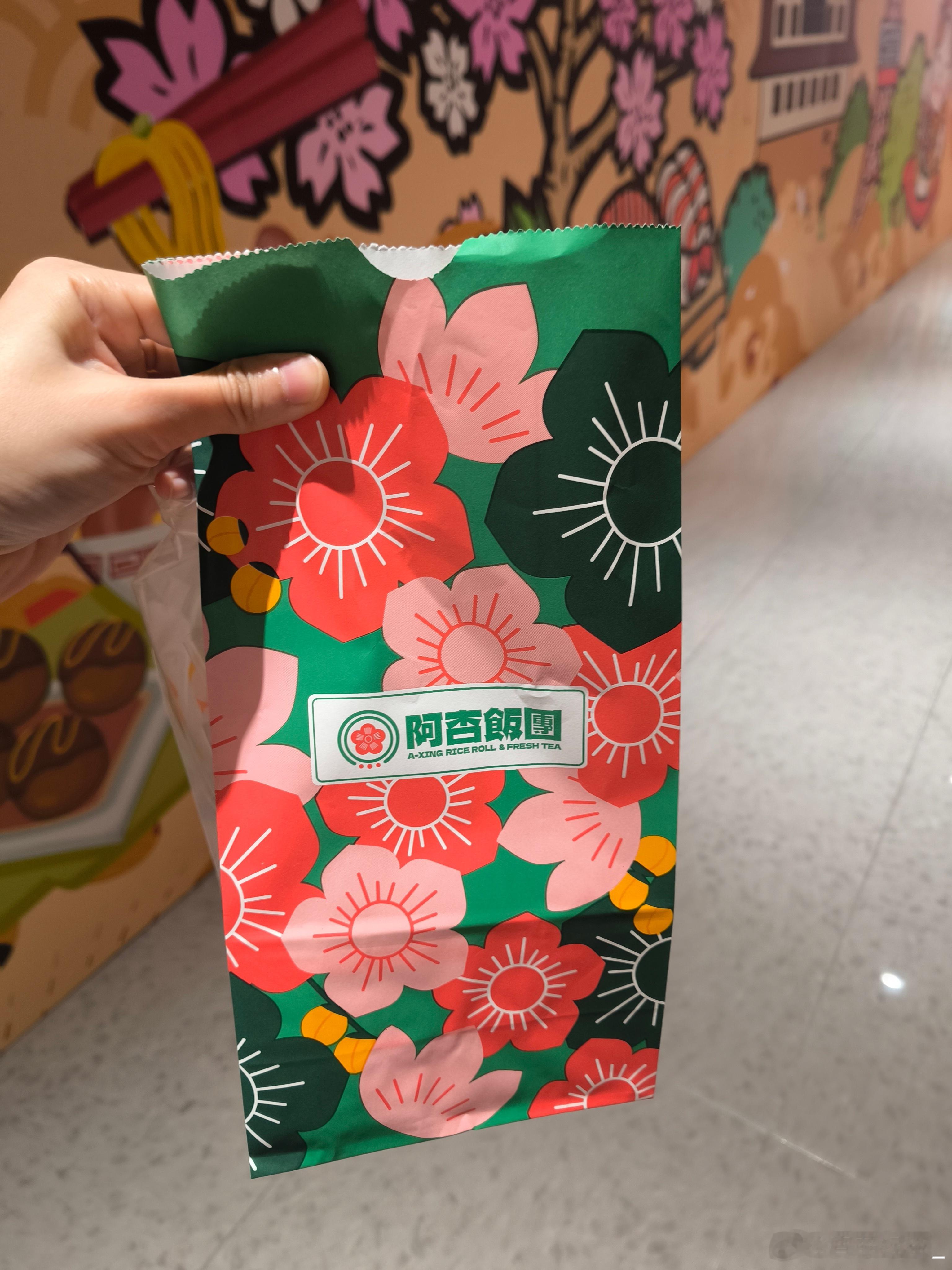 买个饭团吃吃吧😋 