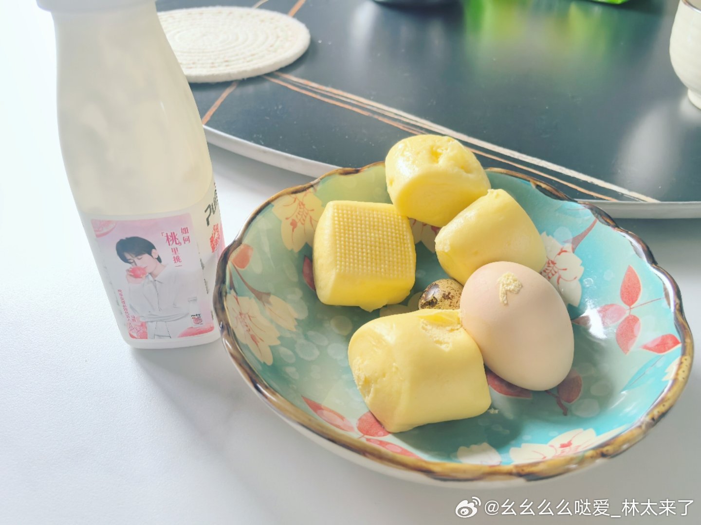 虽然周六，也是早起的一天，早餐是必须的，有面有奶有蛋，营养均衡，其实早餐经常不知