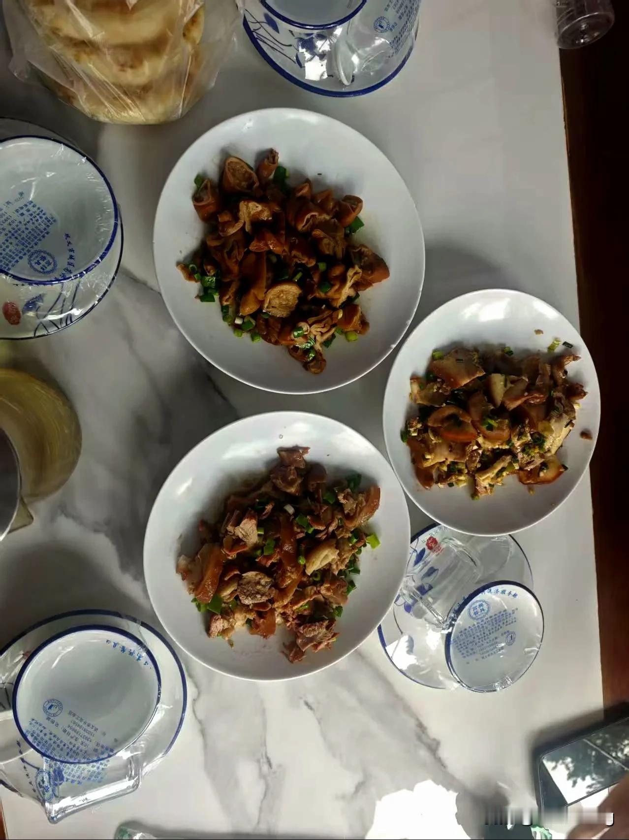 我打算必要的时候出去走走，去看看这个我认知不到的世界。我突然想对跑车感兴趣了，自