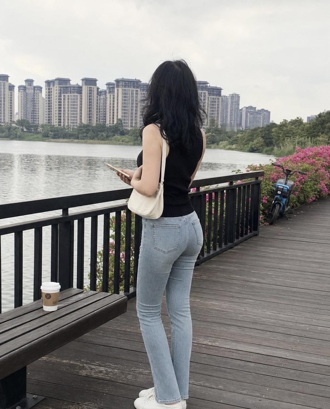 漫步河畔，享受宁静时光，与自然为伴。分享几张蓝天白云照片 想看看你拍春天的花花 
