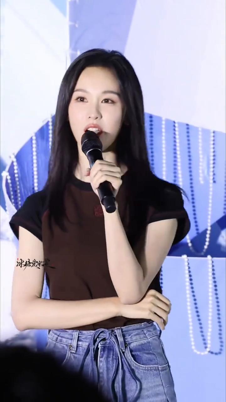 冰糖爱水裳。
我今天给自己许了一个愿望，就是希望能够少熬夜，所以我也希望大家能够
