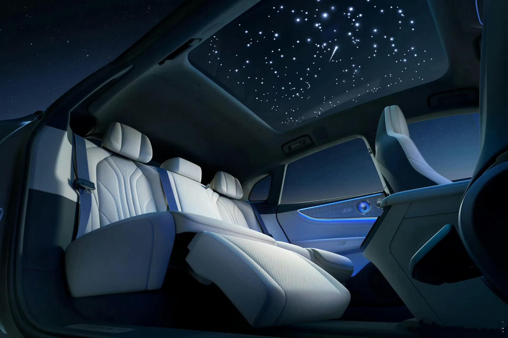 说句实在的，极氪这次召回处理得挺实在。老车主遇到的续航缩水、充电变慢问题，品牌主