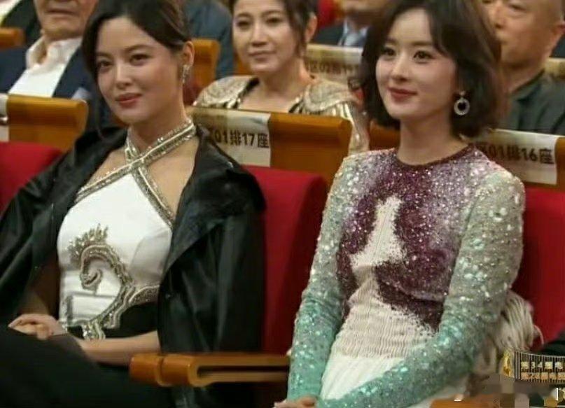 赵丽颖这个礼服造型真的。。。让人觉很难评啊 ​​​