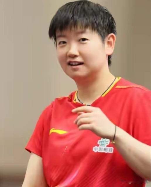 孙颖莎人缘好，打球心平气和，别人都喜欢与她同台竞技，因为她们与孙颖莎交手基本上都