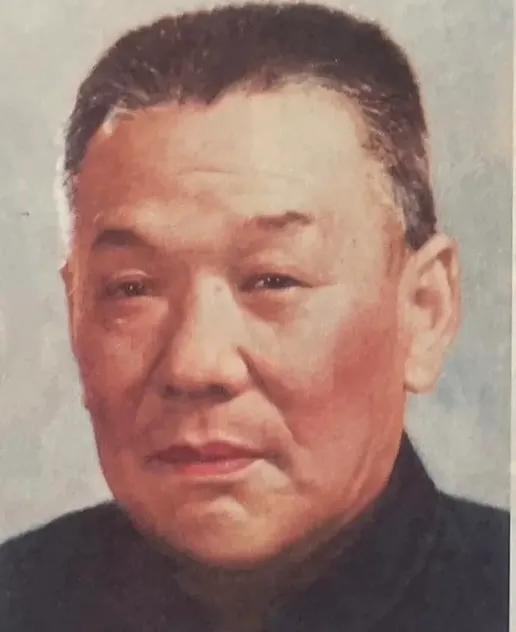 中共宁晋县历届人大常委会主任
图一 宁晋县第七届人大常委会主任  李雅儒
图二 