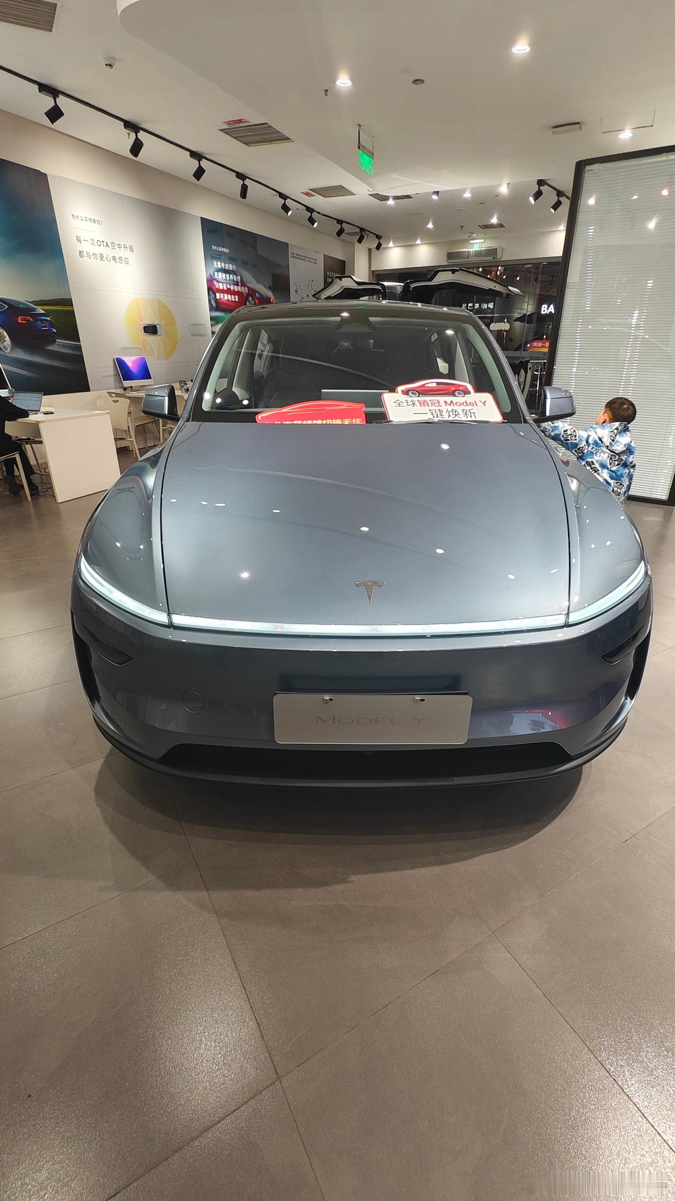 今天我又又又“饶有兴致”了。这回是新款的 特斯拉model y  。首先，设计。