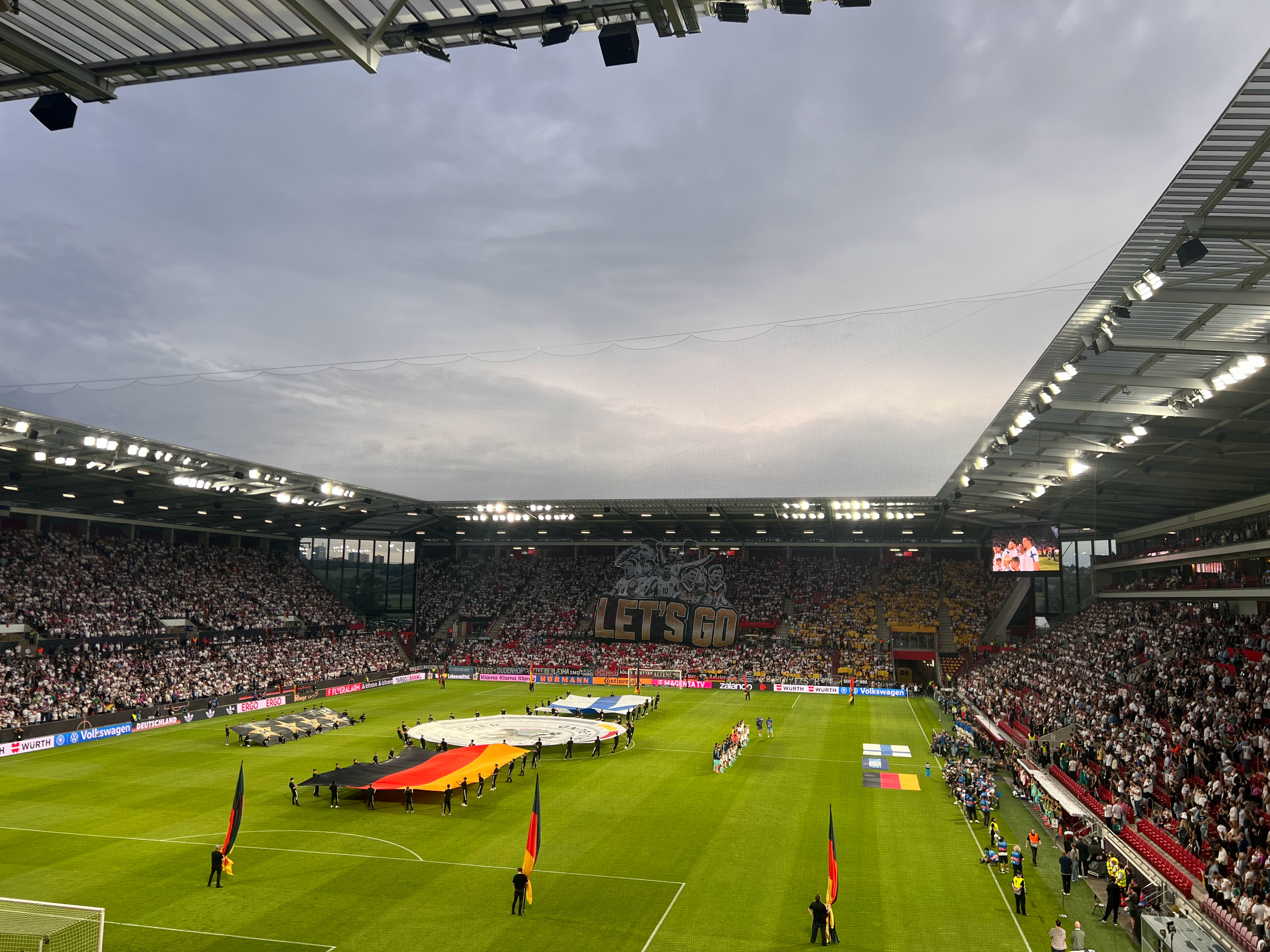 请你们踢得务必要对得起球迷做的大tifo