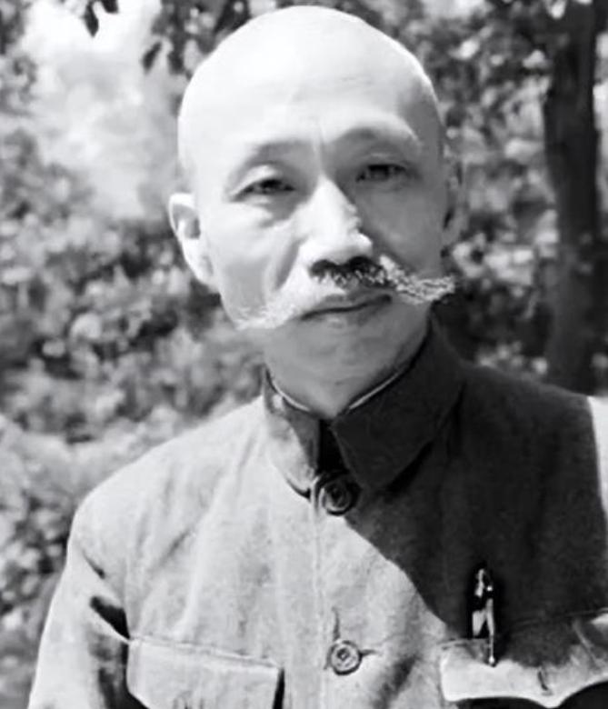 1935 年，王家烈被蒋介石逼迫，交出兵权后考察散心，蒋介石也够意思，给了 3 