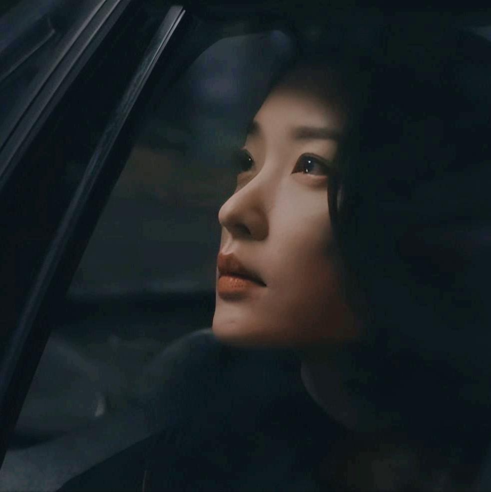 超模，杜鹃，在繁华里扮演宝总的前女友，十年后相见，说话真是直截了当，我看见你混的