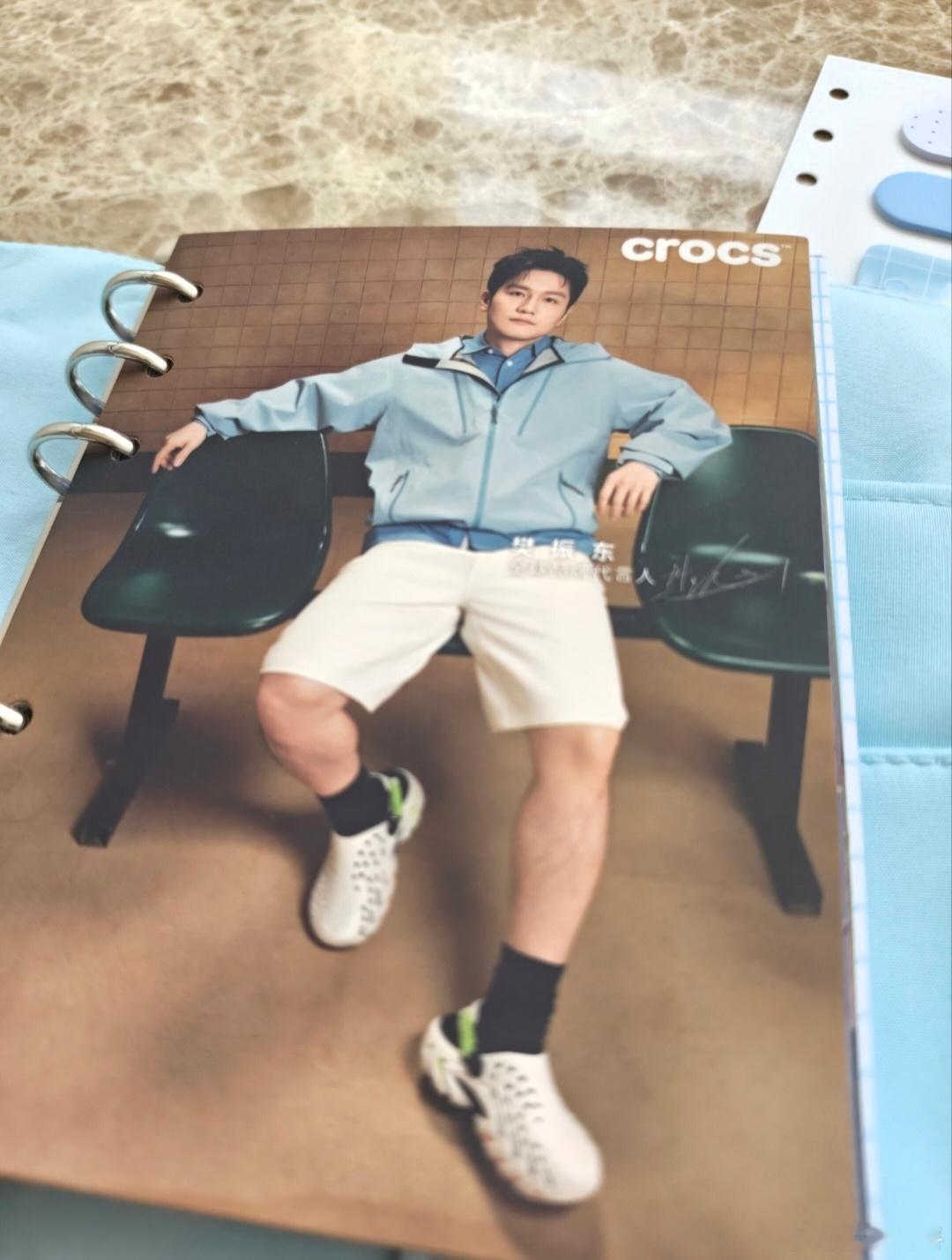 crocs全球品牌代言人樊振东💙 樊振东 的云朵穿起来真舒服，又轻又软，鞋底高