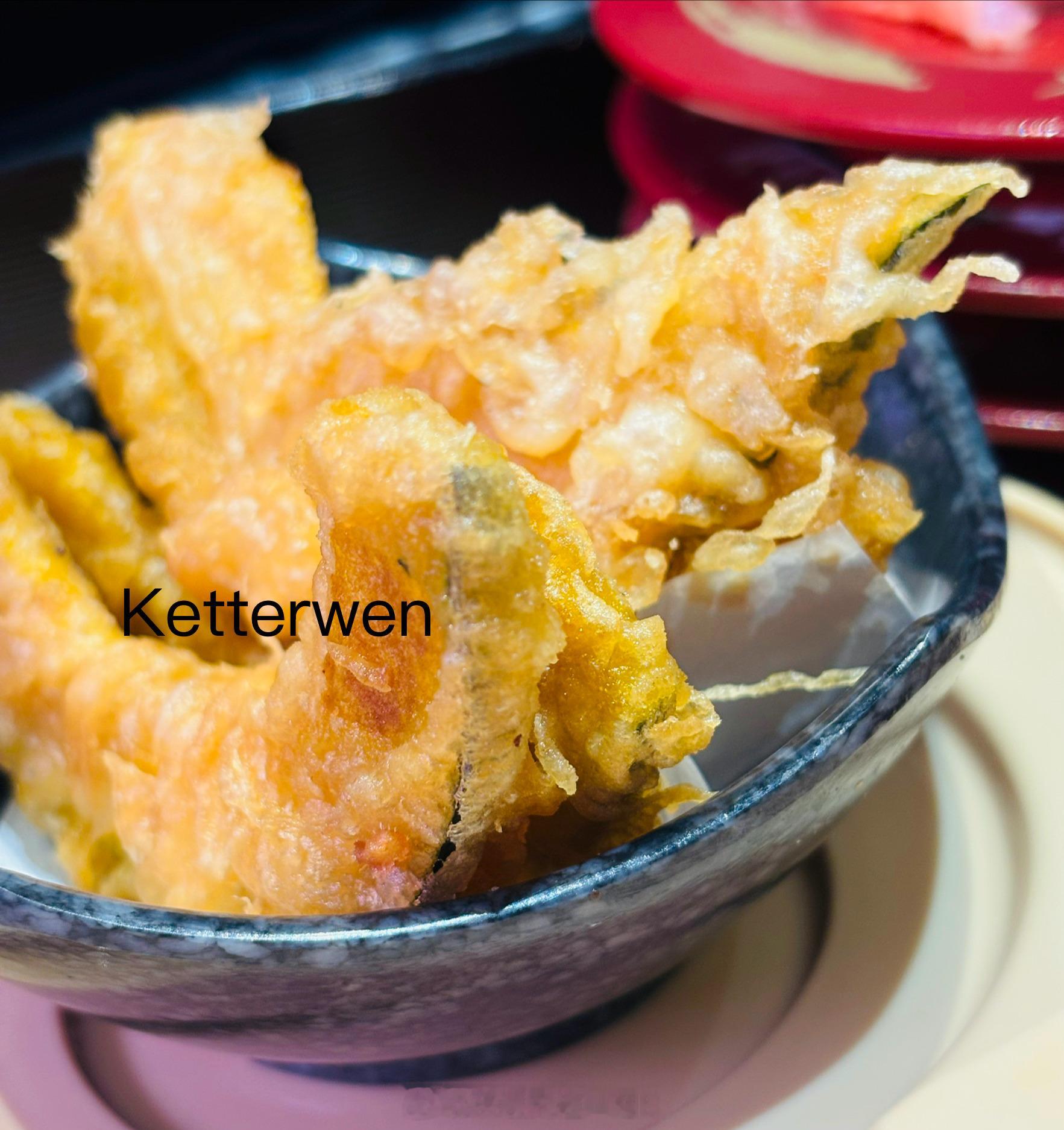 第一次吃寿司郎竟然还中了一个玩偶一个人吃得超级无敌饱（果然排队有排队的道理  专