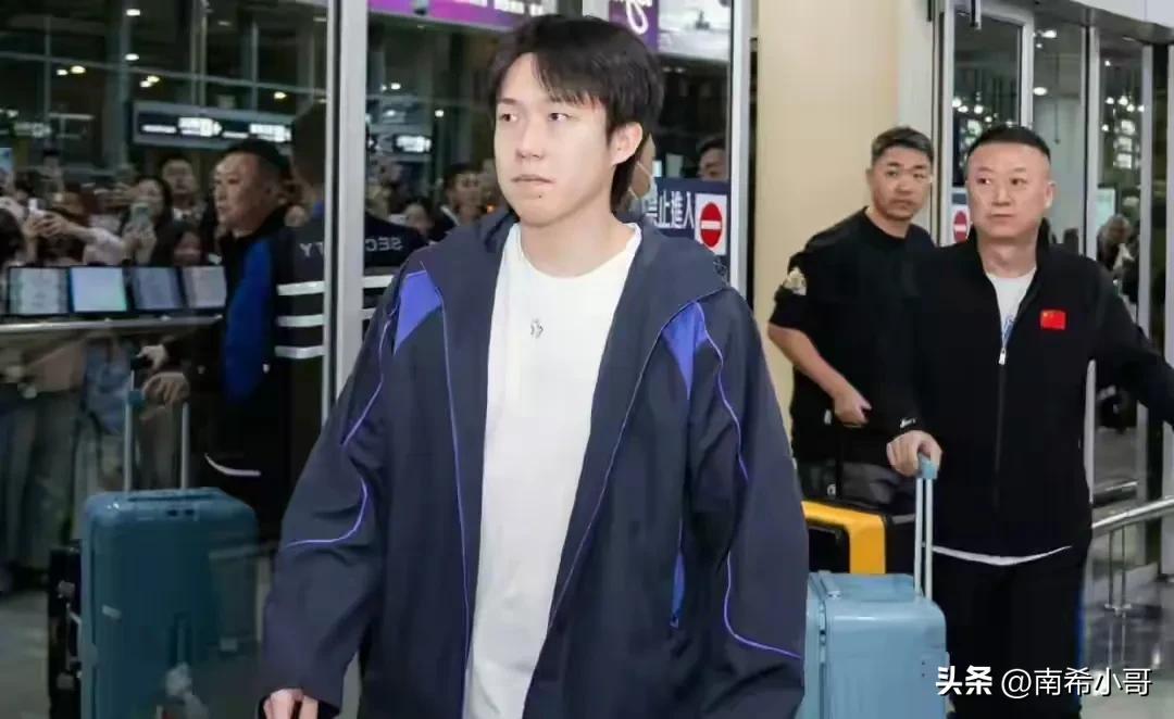 为何王楚钦明明是世界第一，
但外协却总是不承认他的地位，
相比樊振东，王楚钦究竟