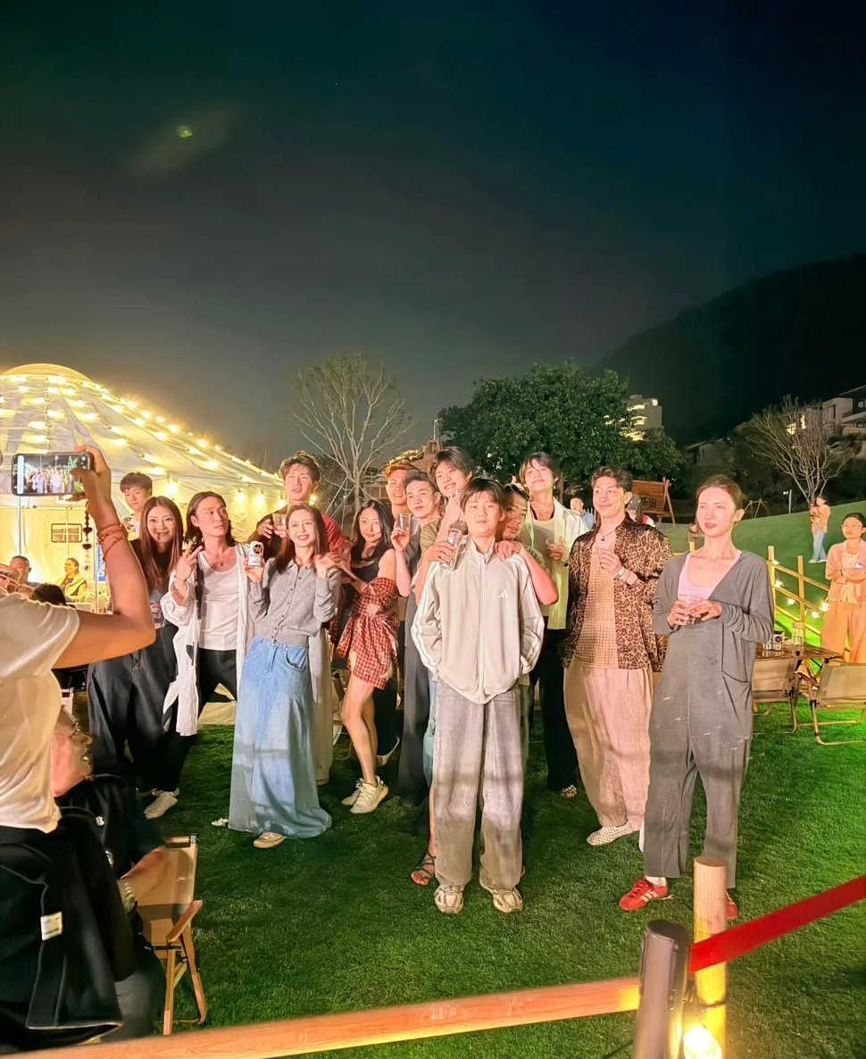 黄景瑜新剧女主换人！金晨事件后续，人在西双版纳，角色没了！《明川有知夏》女主金晨