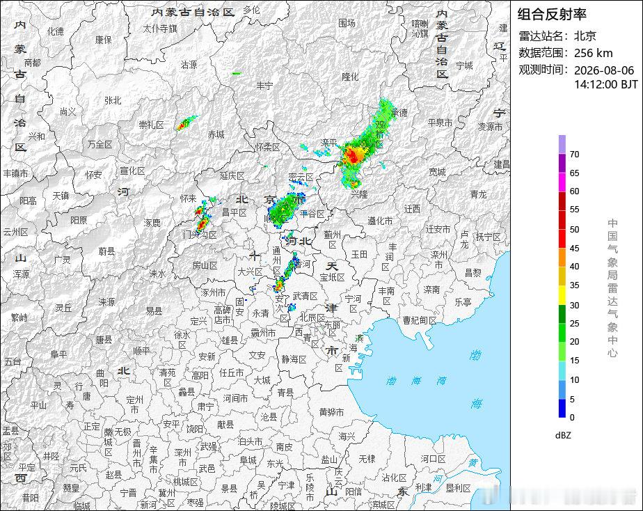 中南部又有一些零散回波发展，可能出现分散阵雨或雷阵雨天气，降水短时明显，但持续时