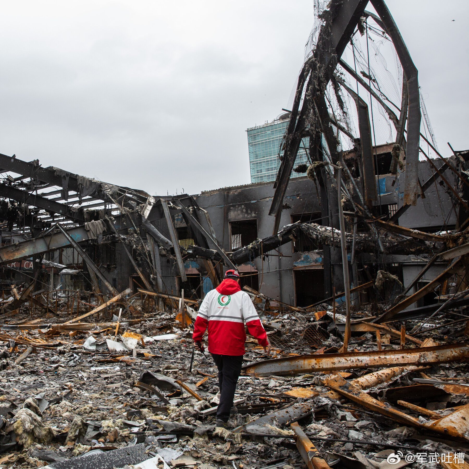 兄弟们，朗子现在是真硬气啊针对德黑兰科技大学遭受的袭击，伊朗伊斯兰革命卫队已向以