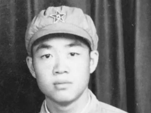 1951 年抗美援朝，15 岁新兵擅自开炮闯祸！连长要关他禁闭，团长却拍板：授予