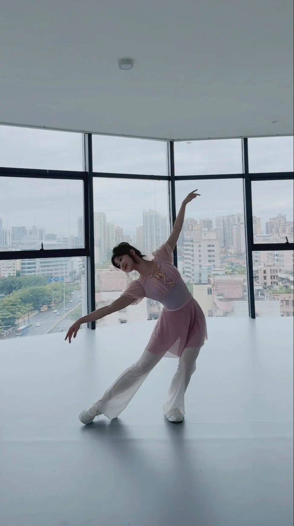 要站在自己热爱的世界里闪闪发光