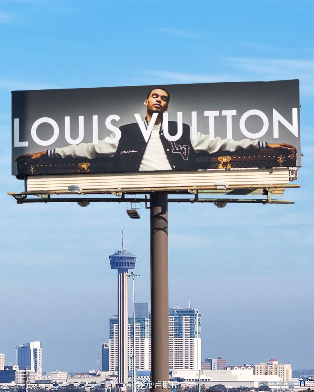 这不巧了么[偷笑]#LV签约文班亚马##小卢篮球世界##cba炫时刻# ​​​