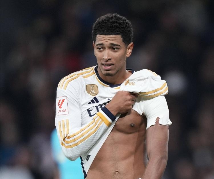 贝林厄姆为什么能入选最佳阵容，不就是皇马宣传好影响力大吗？拉菲为什么没上，不就是