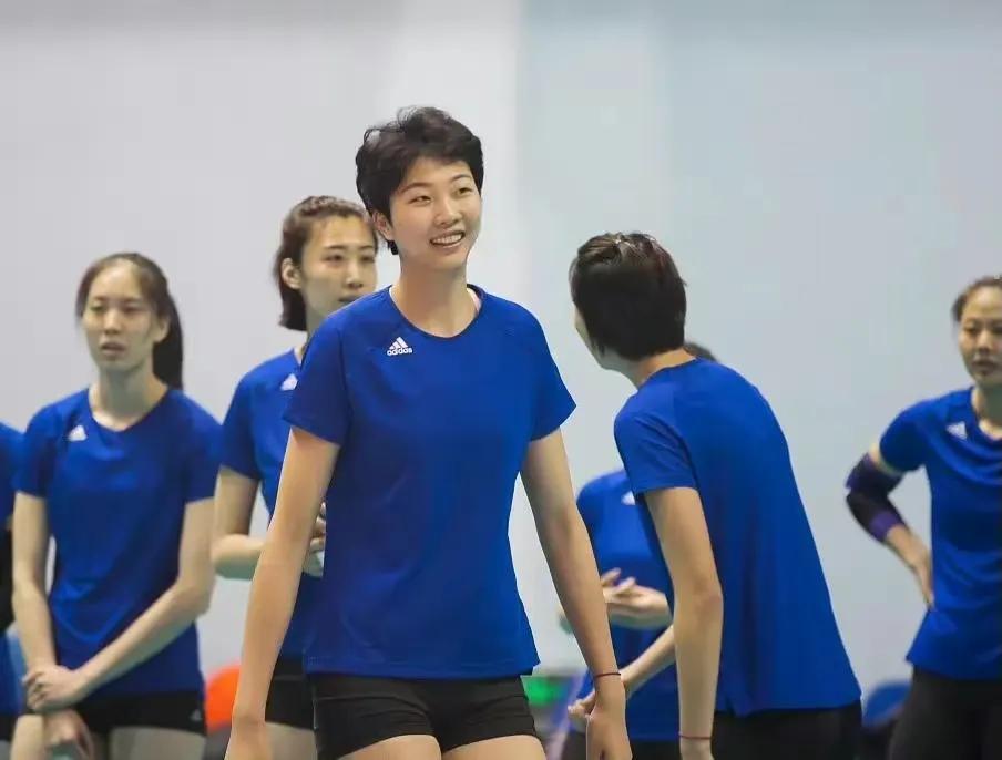 女排何时补齐14人集训大名单

近日，蔡斌对国家队进行了调整。仲慧、杜清清、高意