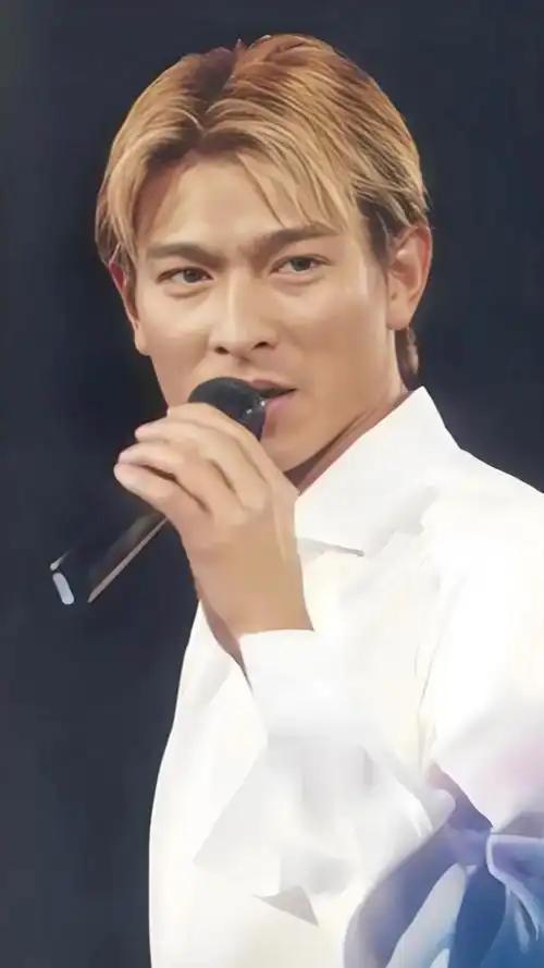 刘德华怎么也没想到，曾一度被吐槽老土的歌曲，却带他次次封神。
 1995年，刘德