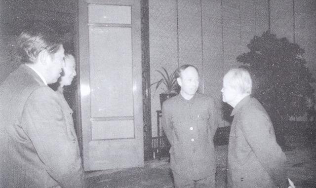 1978年7月，胡乔木提出一个在当时看来石破天惊的观点，即：“社会主义制度不能自