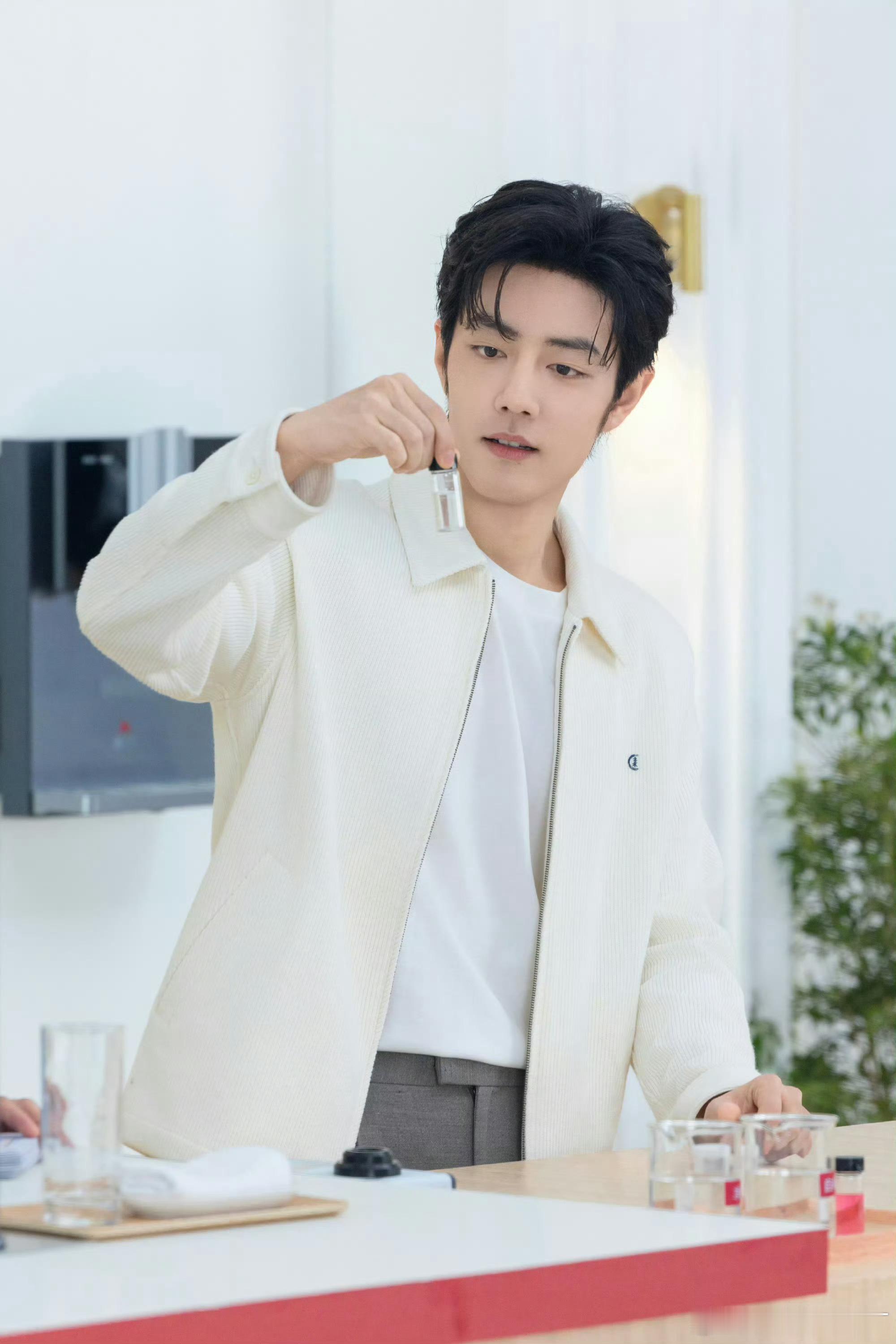 肖战今晚七点有直播肖战今晚7点直播 终于等到肖战直播！今晚七点准时赴约，满心欢喜